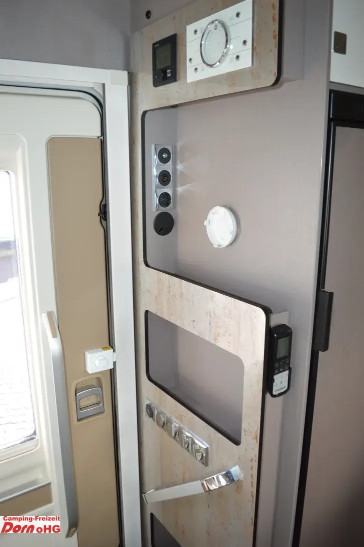 Fahrzeugbild Bürstner Lyseo TD 680 G Navigation/Rückfahrkamera #27