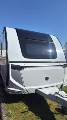 Frontal Vorne Knaus Südwind 650 PEB Black Selection