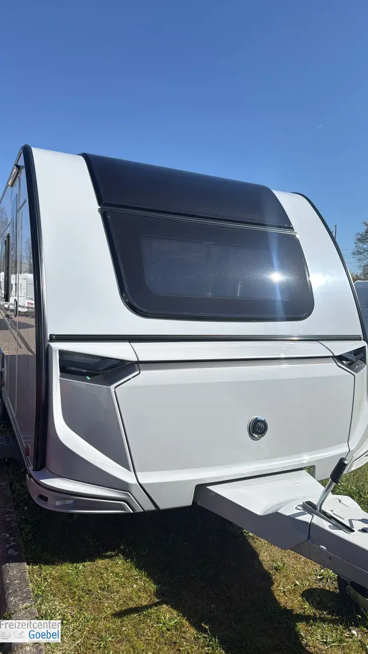 Frontal Vorne Knaus Südwind 650 PEB Black Selection