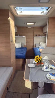 Sicht vorne-hinten Knaus Südwind 650 PEB Black Selection