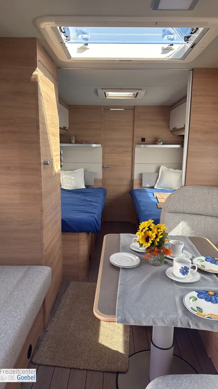 Sicht vorne-hinten Knaus Südwind 650 PEB Black Selection