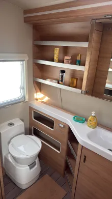 Etagenbetten Knaus Südwind 650 PEB Black Selection