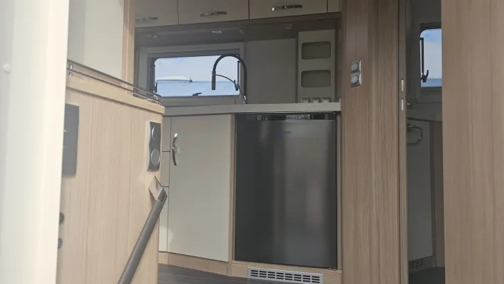 Fahrzeugbild Phoenix Midi-Alkoven Daily 7200 RSL Alkoven-Längstbetten*Automatik #6