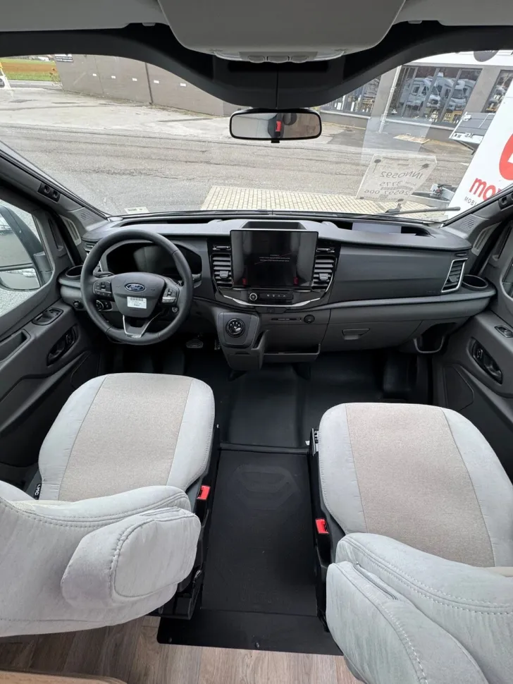 Fahrzeugbild LMC Innovan Ford 592 #10