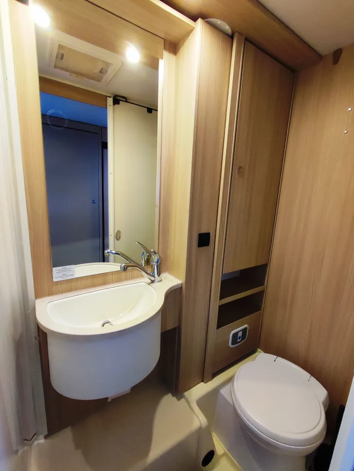 Fahrzeugbild Bürstner Lyseo A 700 Luftfederung, Spezia #9