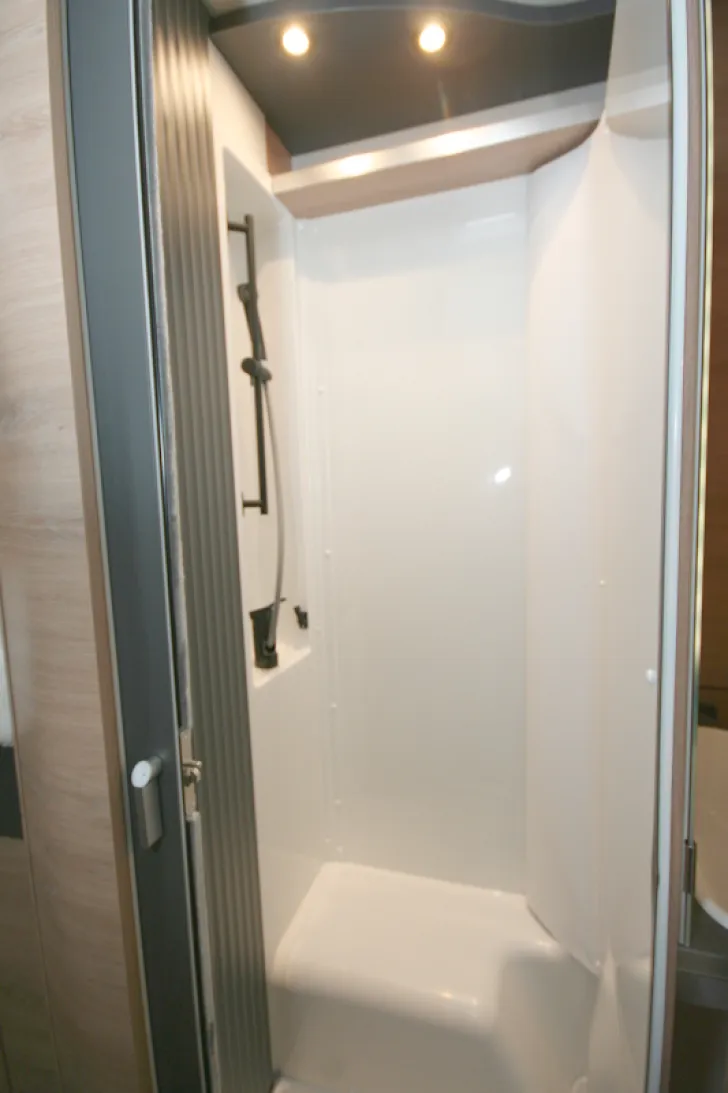 Fahrzeugbild Knaus L!VE WAVE 650 MEG Black Selection #26