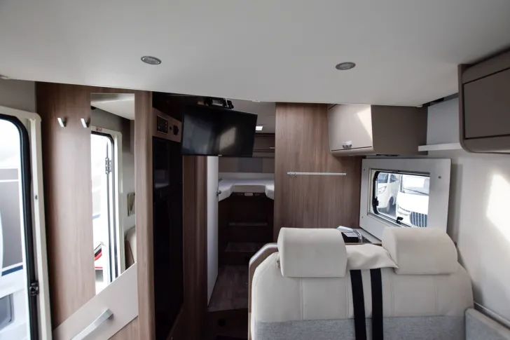 Fahrzeugbild Carado T447 pro+ *Hubbett* #16