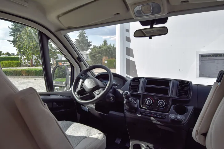 Fahrzeugbild Carado T338 *Hubbett*Faltverdunkelung* #9