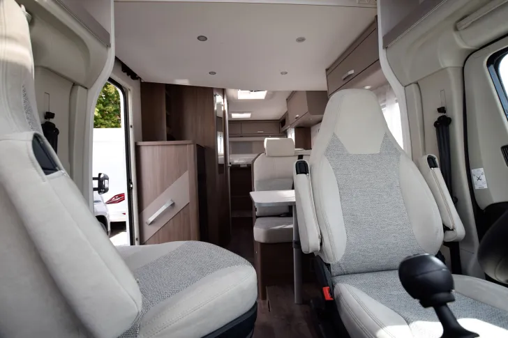 Fahrzeugbild Carado T338 *Hubbett*Faltverdunkelung* #10