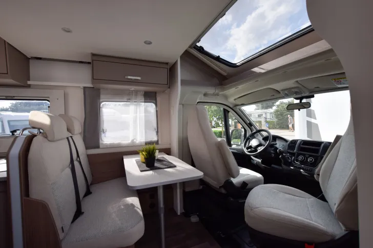 Fahrzeugbild Carado T338 *Hubbett*Faltverdunkelung* #11