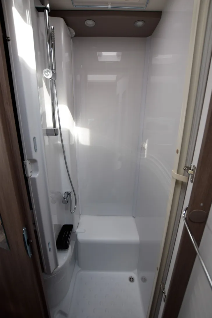 Fahrzeugbild Carado T338 *Hubbett*Faltverdunkelung* #19