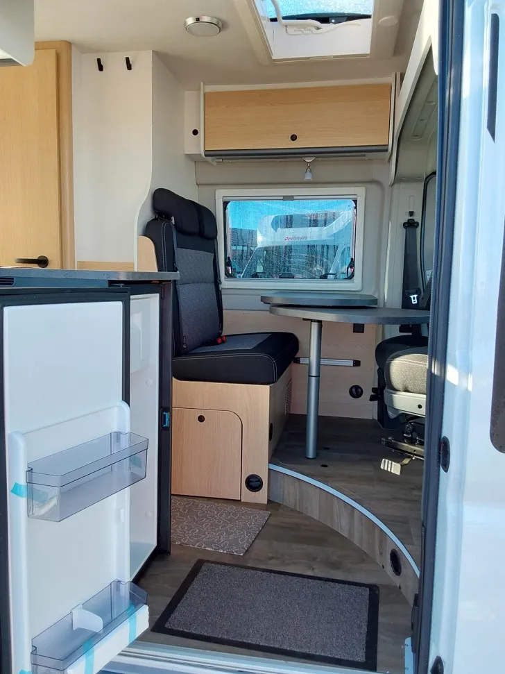 Fahrzeugbild Sunlight Cliff 600 Peugeot #13