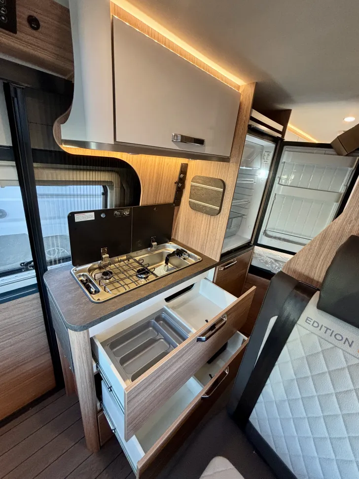 Fahrzeugbild Weinsberg CaraBus 600 MQ EDITION [FIRE] Aufstelldach, Rahmenfenster #10