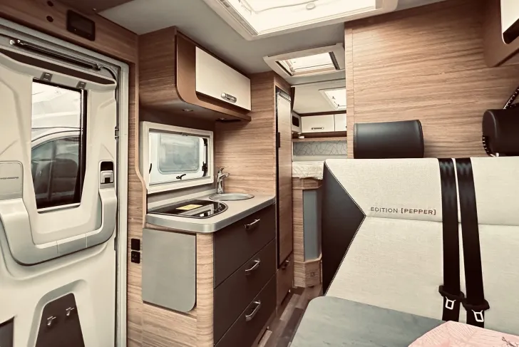 Fahrzeugbild Weinsberg CaraCompact 600 MEG EDITION [PEPPER] Automatik , Rahmenfenster #7