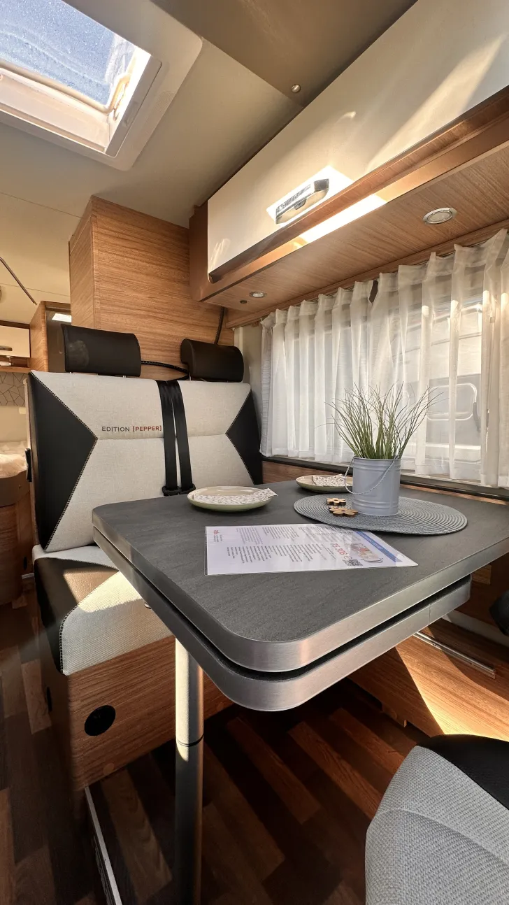 Fahrzeugbild Weinsberg CaraCompact 600 MF EDITION [PEPPER] Automatikgetriebe #8