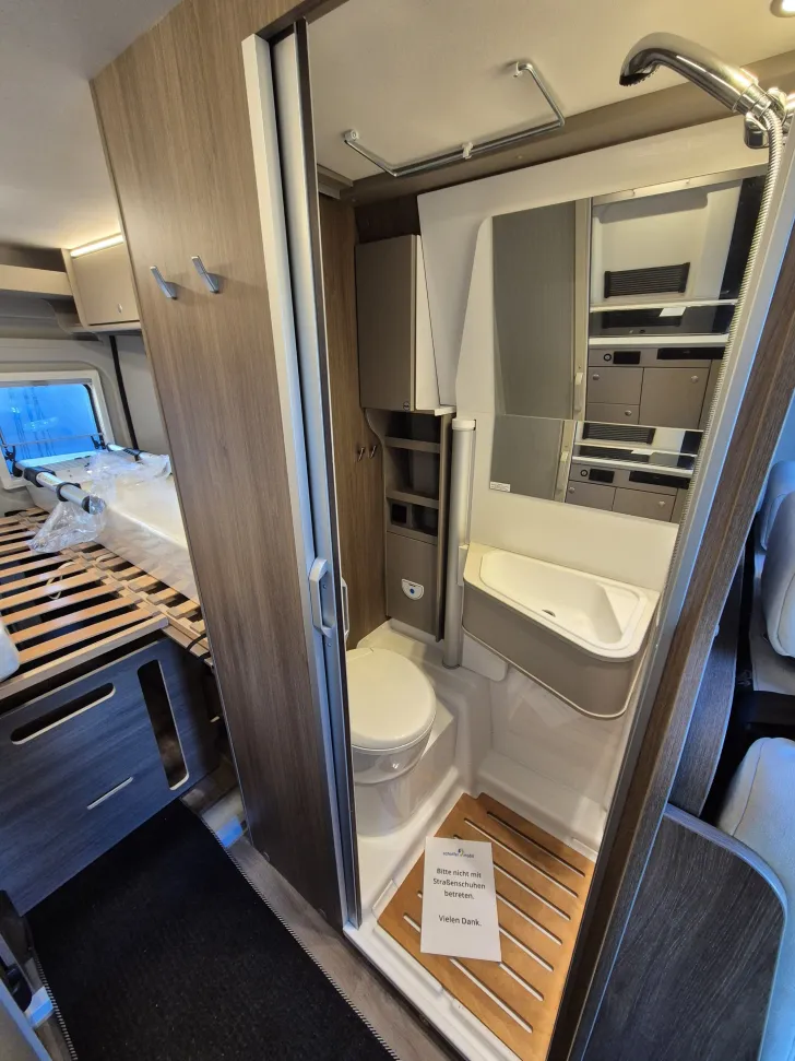 Fahrzeugbild Carado CV640 PRO+ Aufstelldach*Schwenkbad* #22