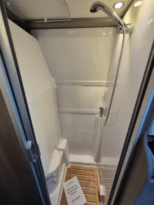 Fahrzeugbild Carado CV640 PRO+ Aufstelldach*Schwenkbad* #25