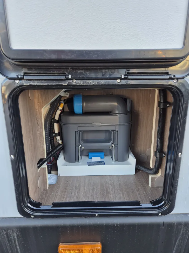 Fahrzeugbild Carado CV640 PRO+ Aufstelldach*Schwenkbad* #36