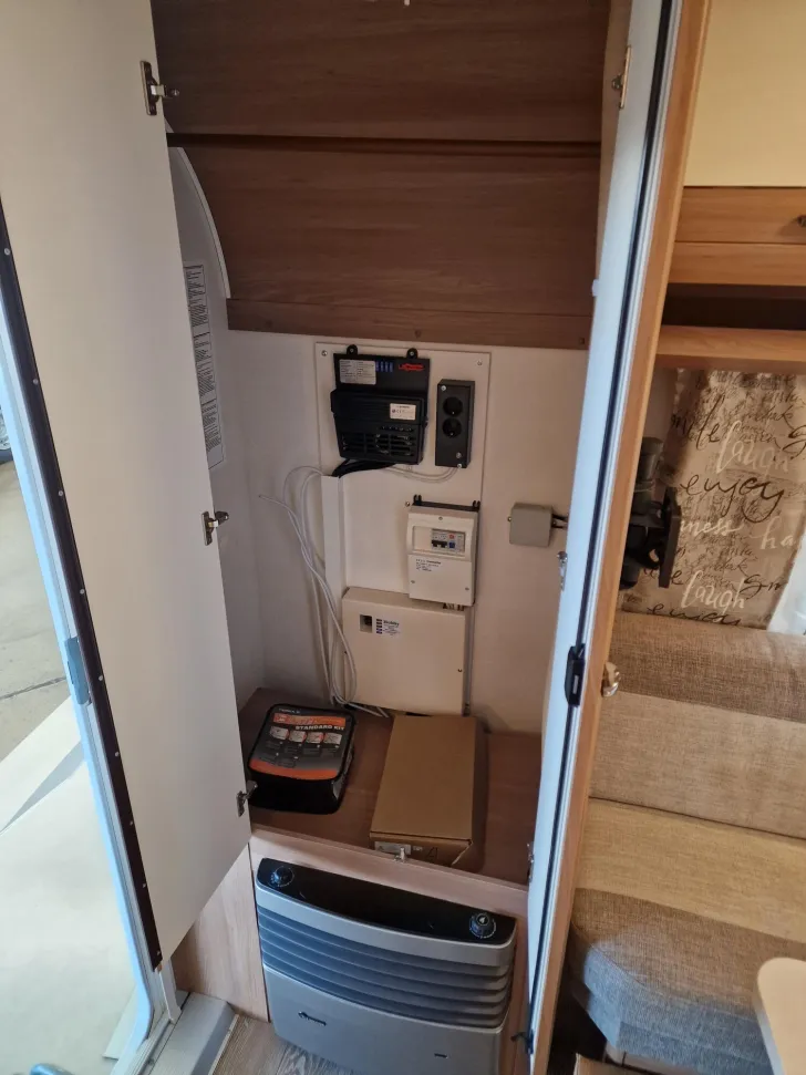 Fahrzeugbild Hobby De Luxe 440 SF - Schnäppchen #4