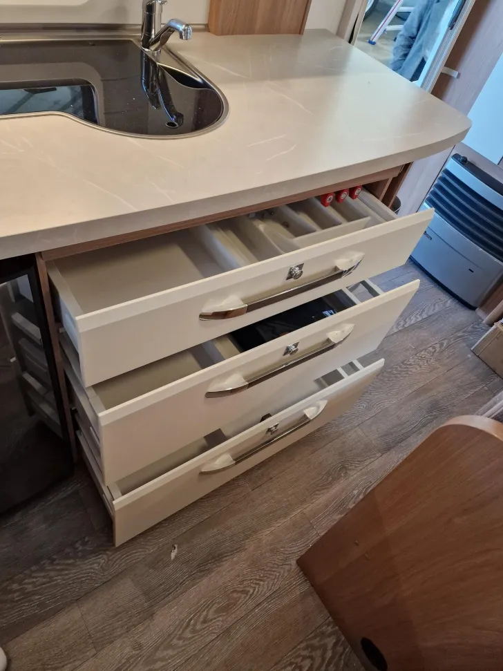 Fahrzeugbild Hobby De Luxe 440 SF - Schnäppchen #11