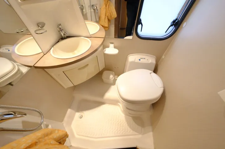 Fahrzeugbild Chausson Flash 04/Festbett/Garage/Markise/Klimaanlage #13