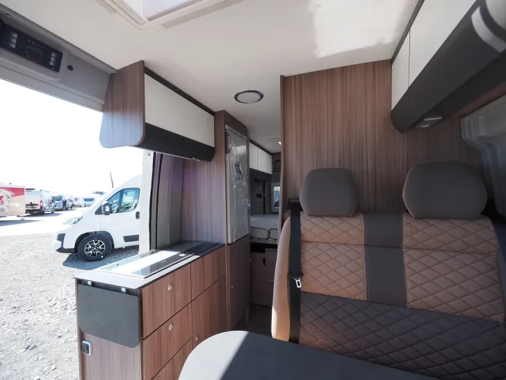 Fahrzeugbild Clever Celebration, Truma D+E, Designpaket #8