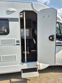 Fahrzeugbild Carado V337 *Bettenumbau*Holzrost* #8