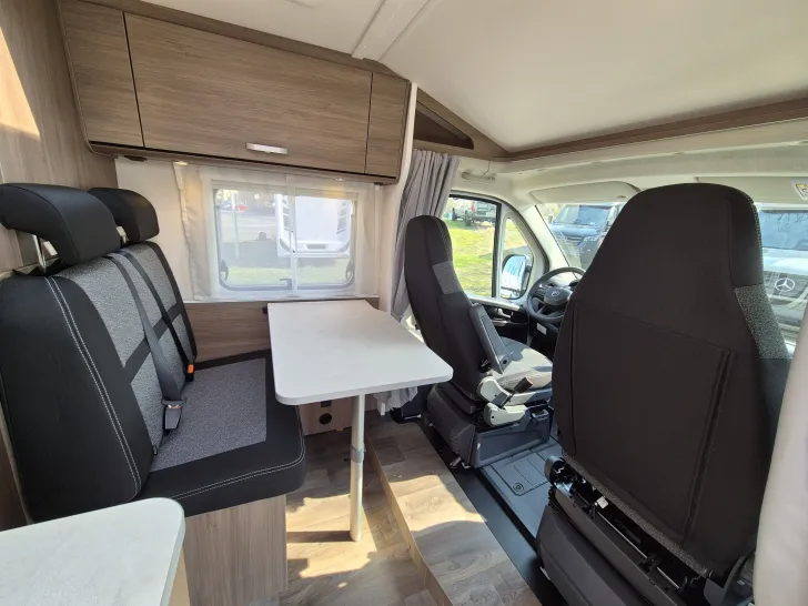 Fahrzeugbild Carado V337 *Bettenumbau*Holzrost* #9