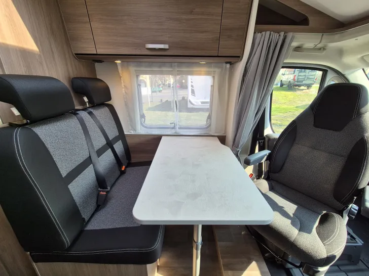 Fahrzeugbild Carado V337 *Bettenumbau*Holzrost* #17