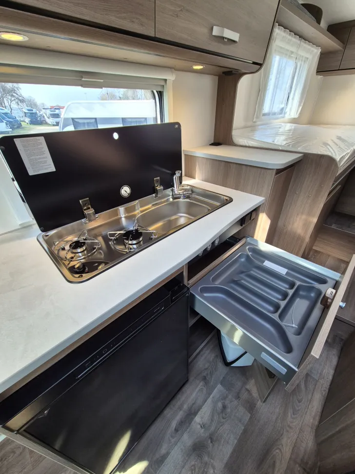 Fahrzeugbild Carado V337 *Bettenumbau*Holzrost* #19