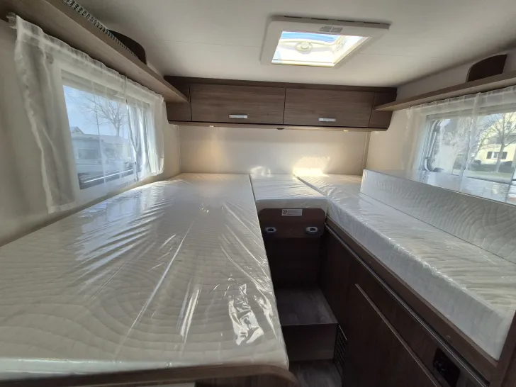 Fahrzeugbild Carado V337 *Bettenumbau*Holzrost* #29