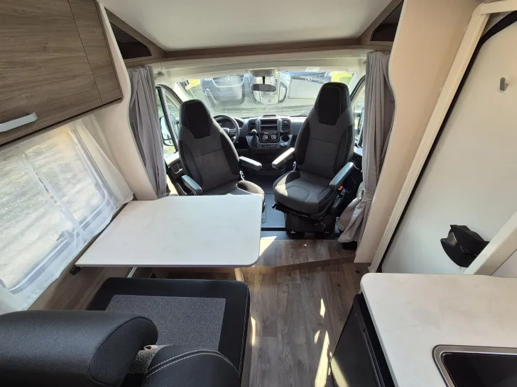 Fahrzeugbild Carado V337 *Bettenumbau*Holzrost* #37