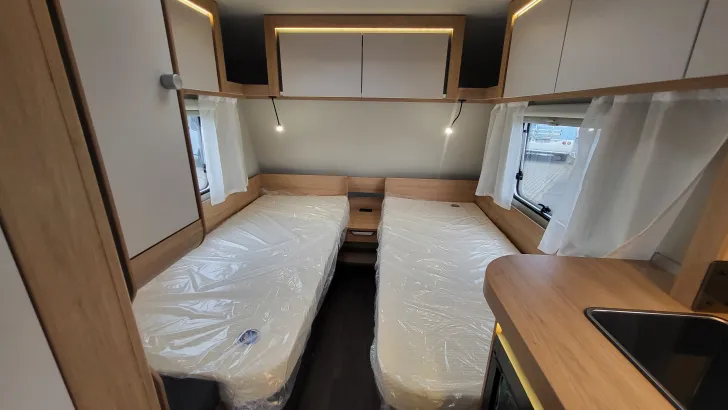 Betten Knaus Sport 500 EU 1800 kg/Ambientel/LED Umriss