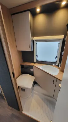 Toilette Knaus Sport 500 EU 1800 kg/Ambientel/LED Umriss