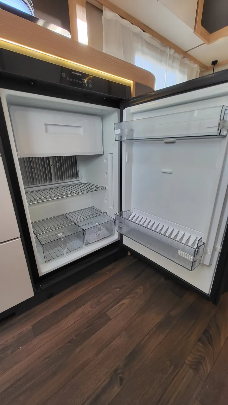 Weitere Betten Knaus Sport 450 FU 1800 kg/Ambientel/LED Umriss