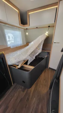 Fahrerhaus Knaus Sport 450 FU 1800 kg/Ambientel/LED Umriss