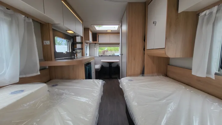 Sitzgruppe Knaus Sport 460 EU 1800 kg/Ambientel/LED Umriss