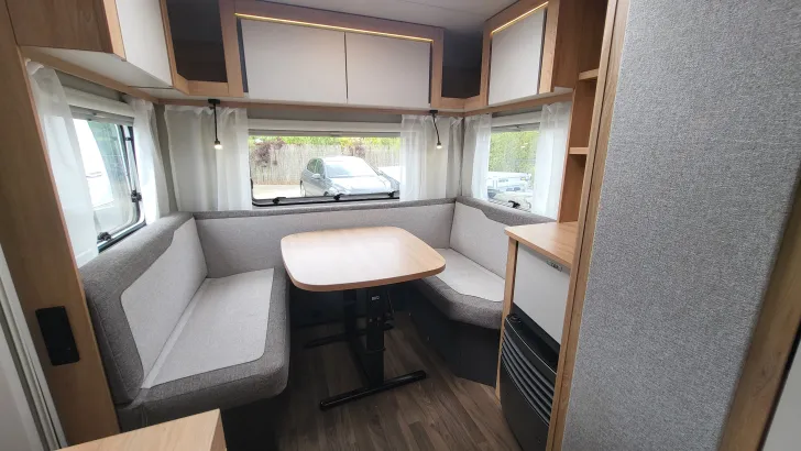 Weitere Sitzgruppe Knaus Sport 460 EU 1800 kg/Ambientel/LED Umriss