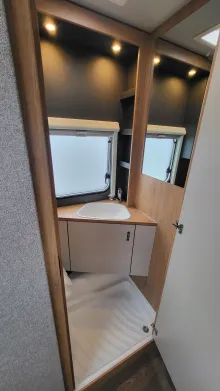 Fahrerhaus Knaus Sport 460 EU 1800 kg/Ambientel/LED Umriss