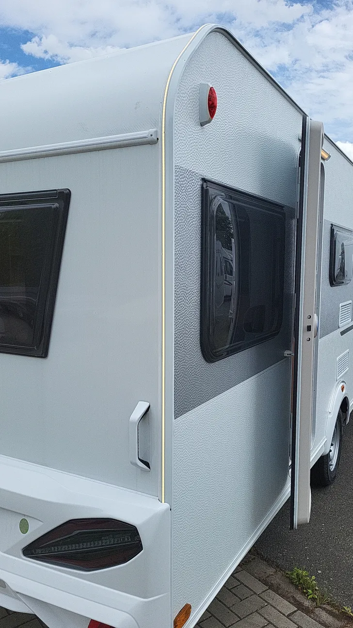 Heckgarage Knaus Sport 460 EU 1800 kg/Ambientel/LED Umriss