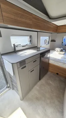 Fahrzeugbild Hymer Eriba Feeling 425 mit Schlafdach #9