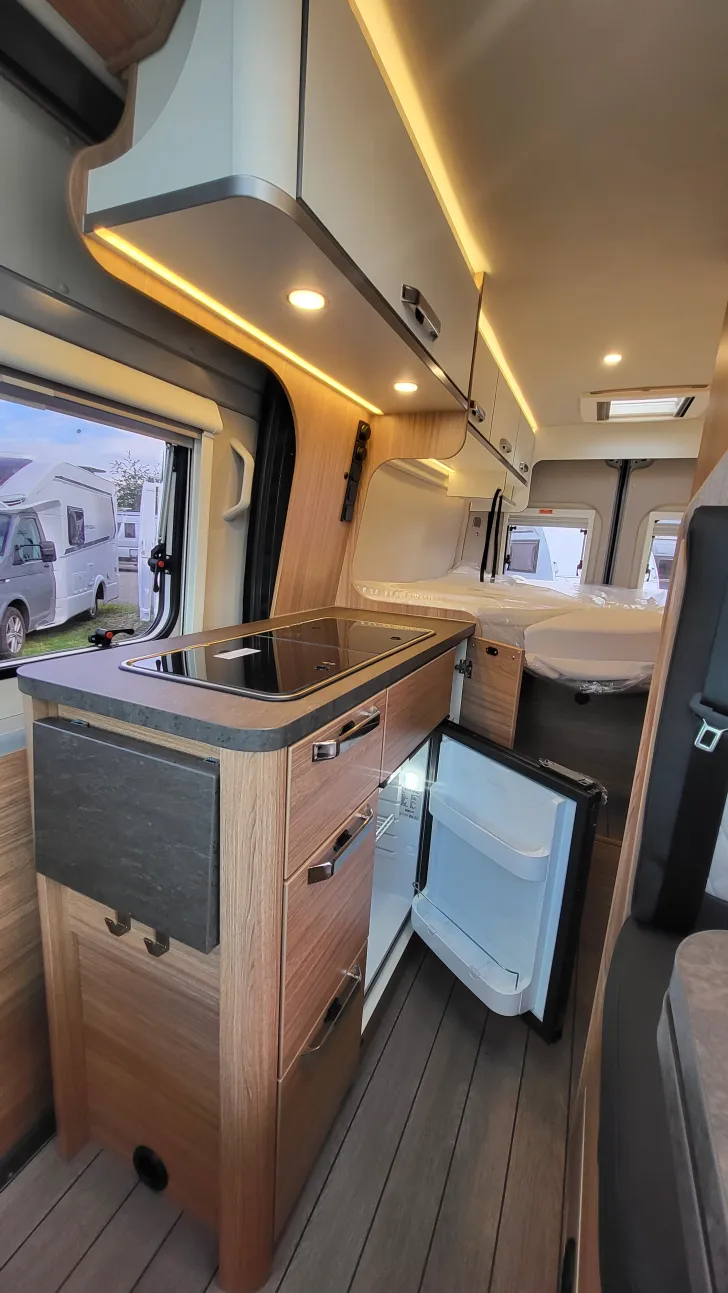 Etagenbetten Weinsberg CaraBus 600 ME EDITION [FIRE] Automatik, Paket auto. Fahren