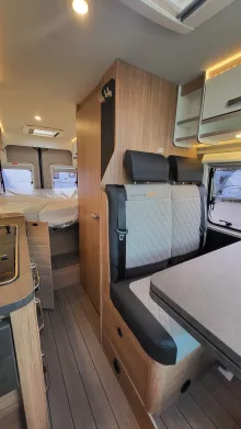 Weitere Betten Weinsberg CaraBus 600 ME EDITION [FIRE] Automatik, Paket auto. Fahren