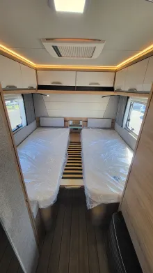 Etagenbetten Knaus Südwind 540 UE Black Selection 1800 kg/Casual Silver