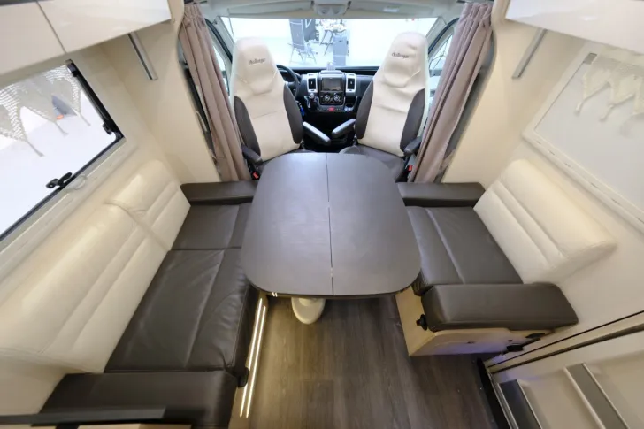 Fahrzeugbild Challenger 357 Special Edition / Einzelbetten + Hubbett #7