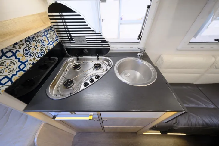 Fahrzeugbild Challenger 357 Special Edition / Einzelbetten + Hubbett #14