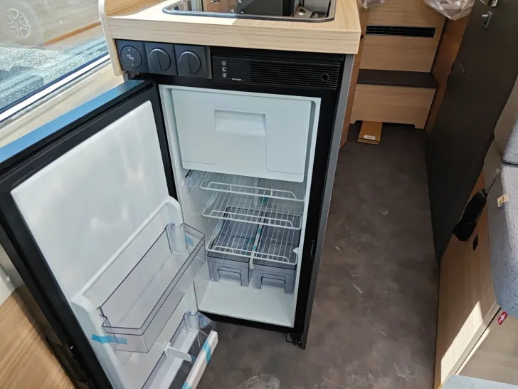 Fahrzeugbild Malibu Van first class - two rooms 640 LE RB GT skyview #14