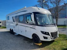 Fahrzeugbild Rapido Distinction I1090 #1