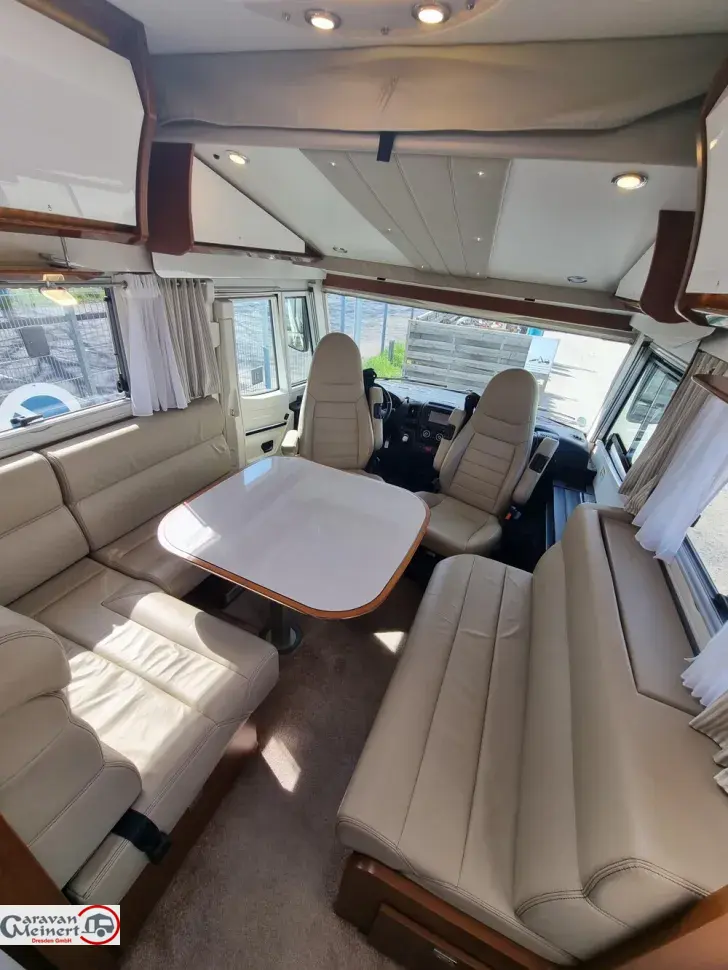 Fahrzeugbild Rapido Distinction I1090 #6