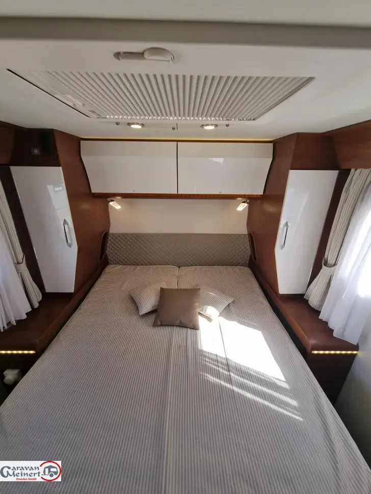 Fahrzeugbild Rapido Distinction I1090 #11